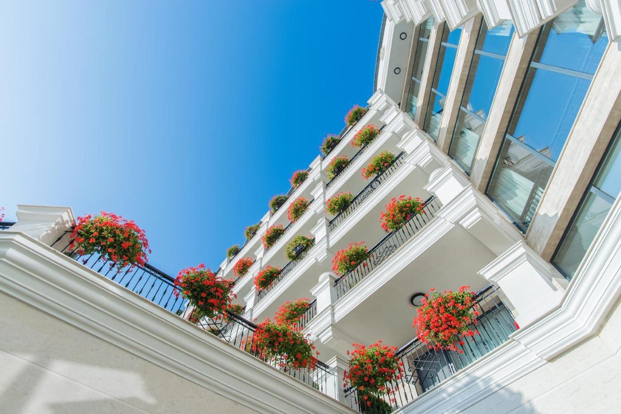Casa Di Fiore Spa And Medical Hotel, Mineral Pools & Private Beach Kranevo Exterior photo The hotel's balconies