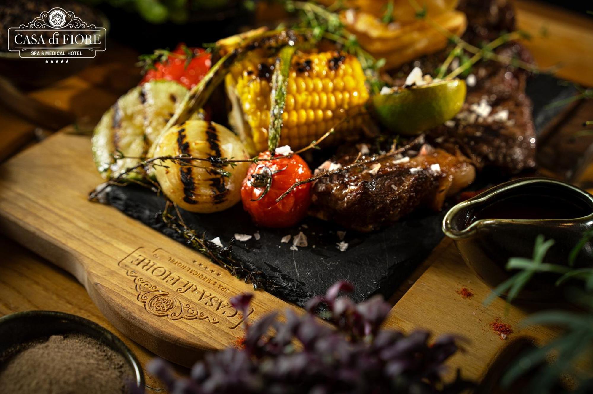 Casa Di Fiore Spa And Medical Hotel, Mineral Pools & Private Beach Kranevo Exterior photo A grilled vegetable and meat platter