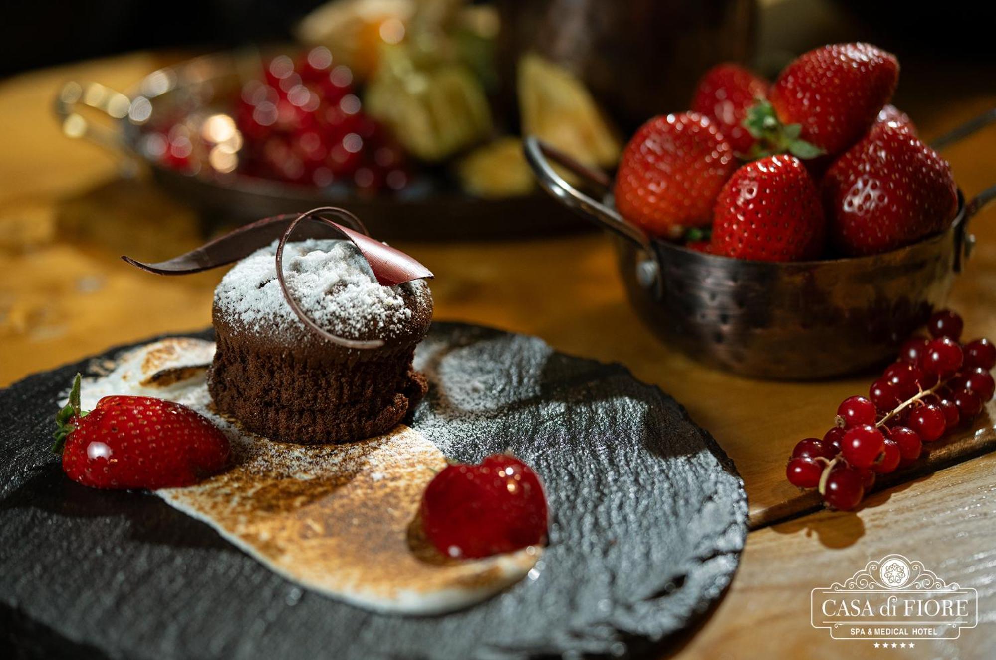 Casa Di Fiore Spa And Medical Hotel, Mineral Pools & Private Beach Kranevo Exterior photo A chocolate dessert