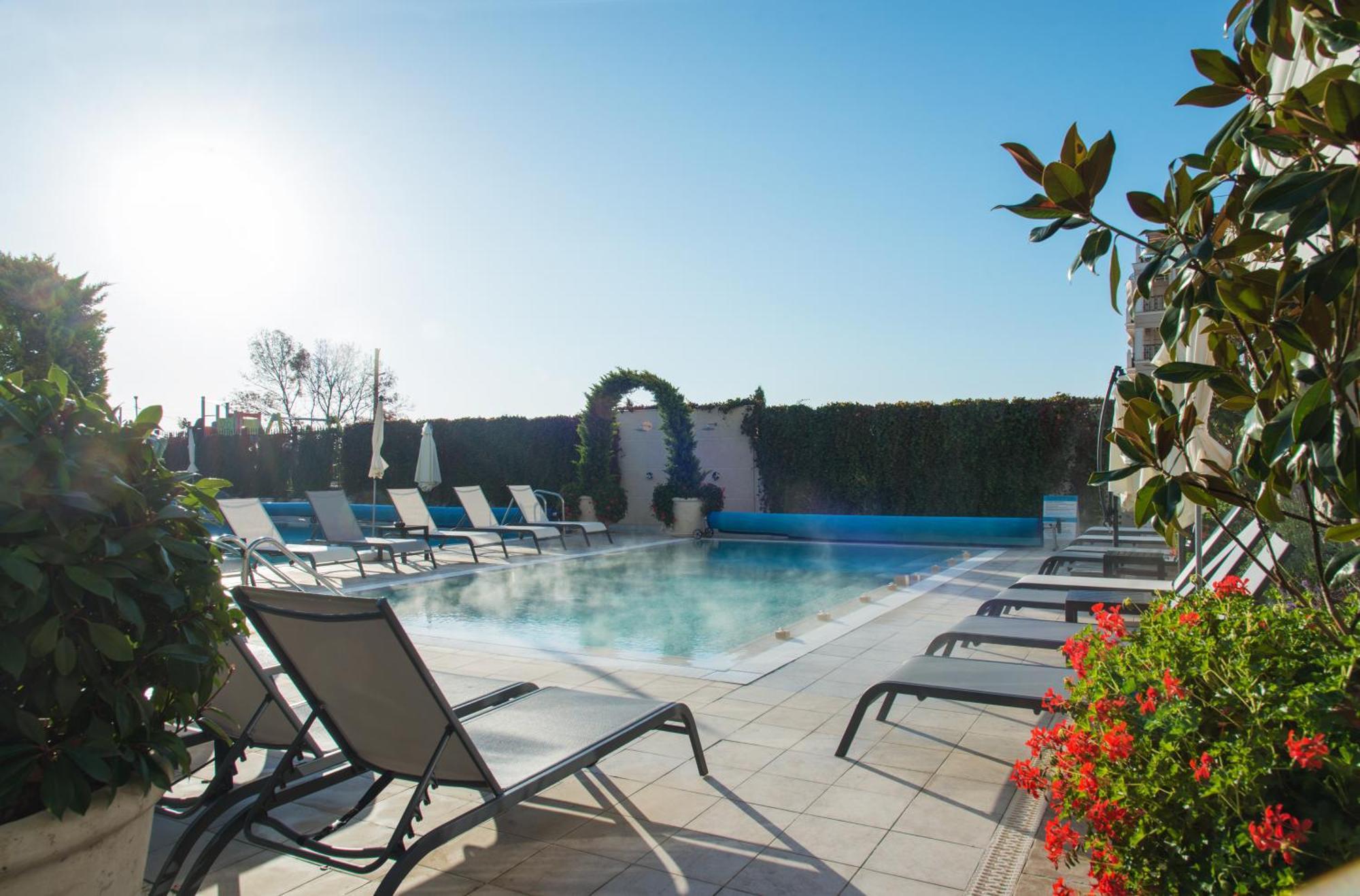 Casa Di Fiore Spa And Medical Hotel, Mineral Pools & Private Beach Kranevo Exterior photo The pool at the hotel